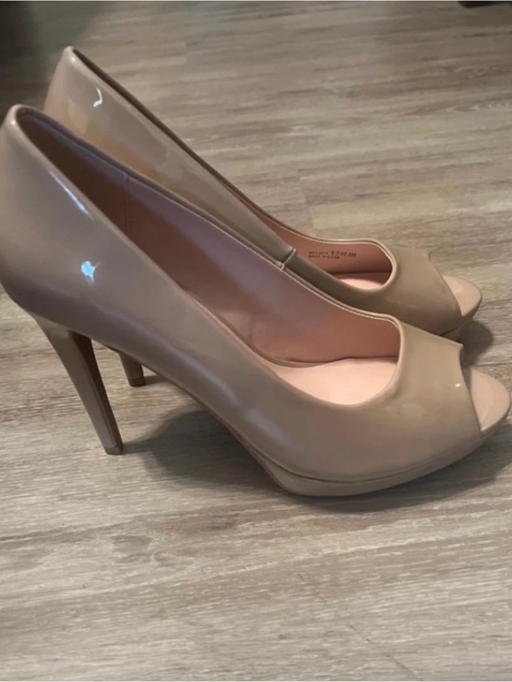Patent Open-Toe Heels in Nude / beige